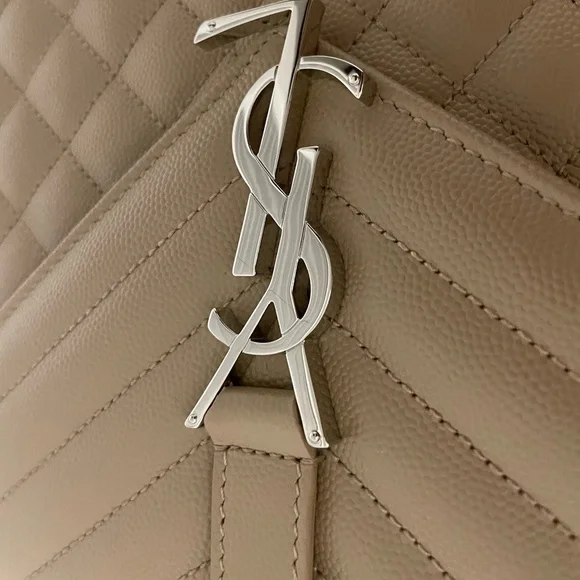 ❌SOLD❌—YSL ENVELOPE LARGE BAG IN MIX MATELASSÉ GRAIN DE POUDRE EMBOSSED LEATHER. - Picture 4 of 9